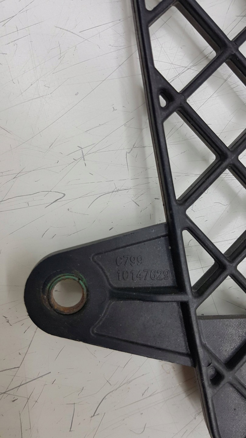 MASERATI GHIBLI III 2014- grid central bumper front 670006937