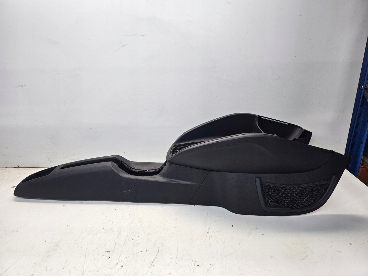 TUNEL mitte AUDI A1 8X LIFT 8X0863240E