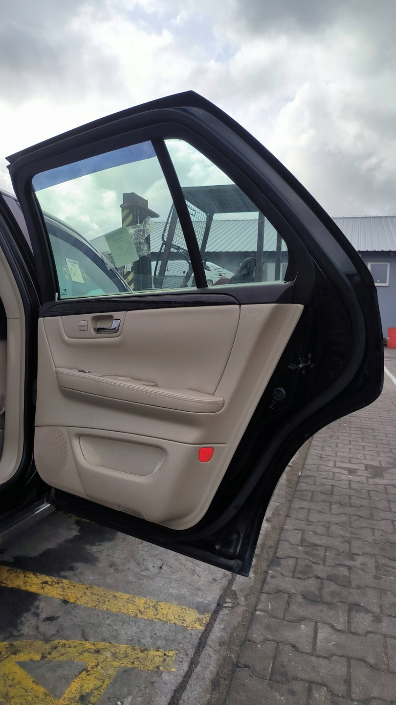 Tür rechts heck U8555 CADILLAC DTS schwarze