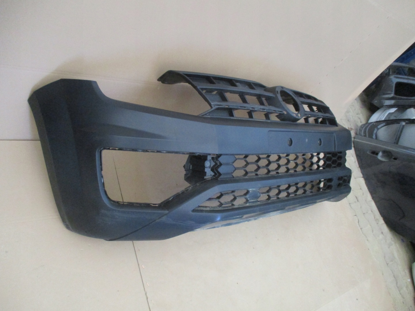 bumper front front VW Amarok lift 16r- 2H6807221