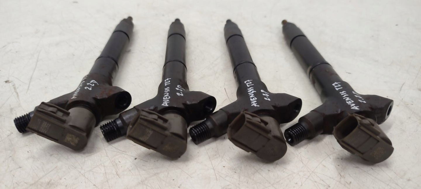 injector Toyota Avensis T27 2,2 D4D
