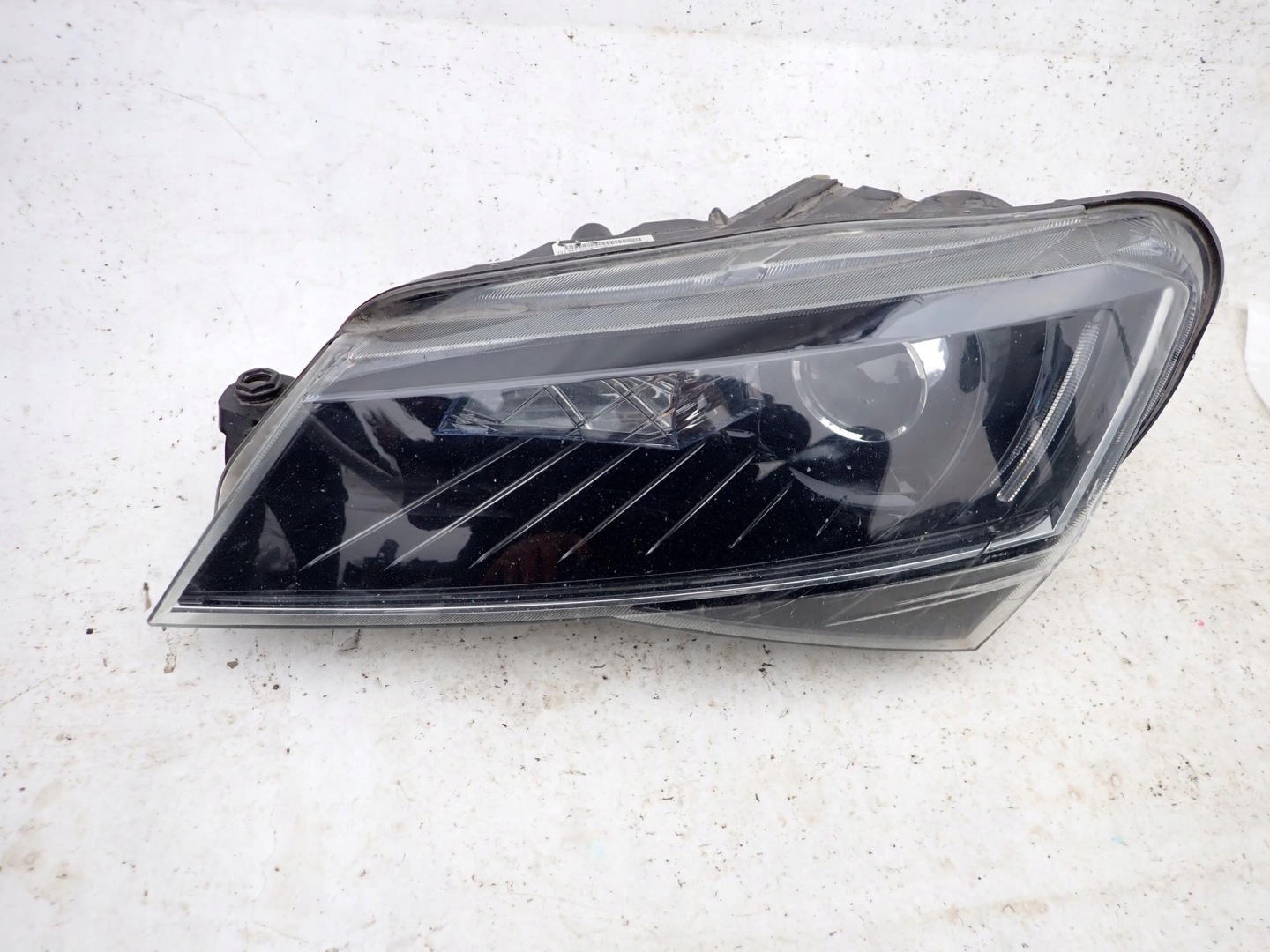 SKODA SUPERB III 3 15-19 light front front left