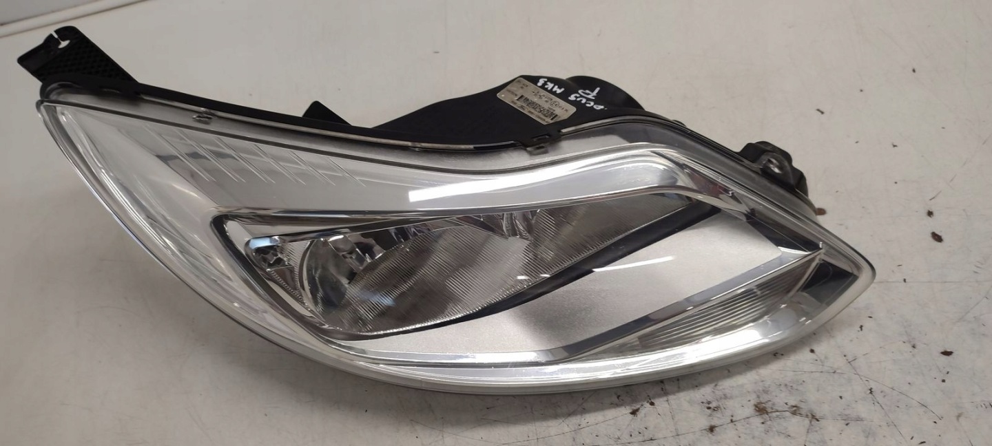 light front front right Ford Focus MK3