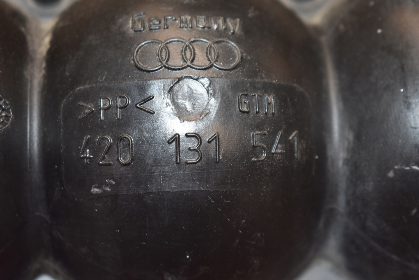 IDEALNY tank vacual VACUM AUDI Q8 Q7 1