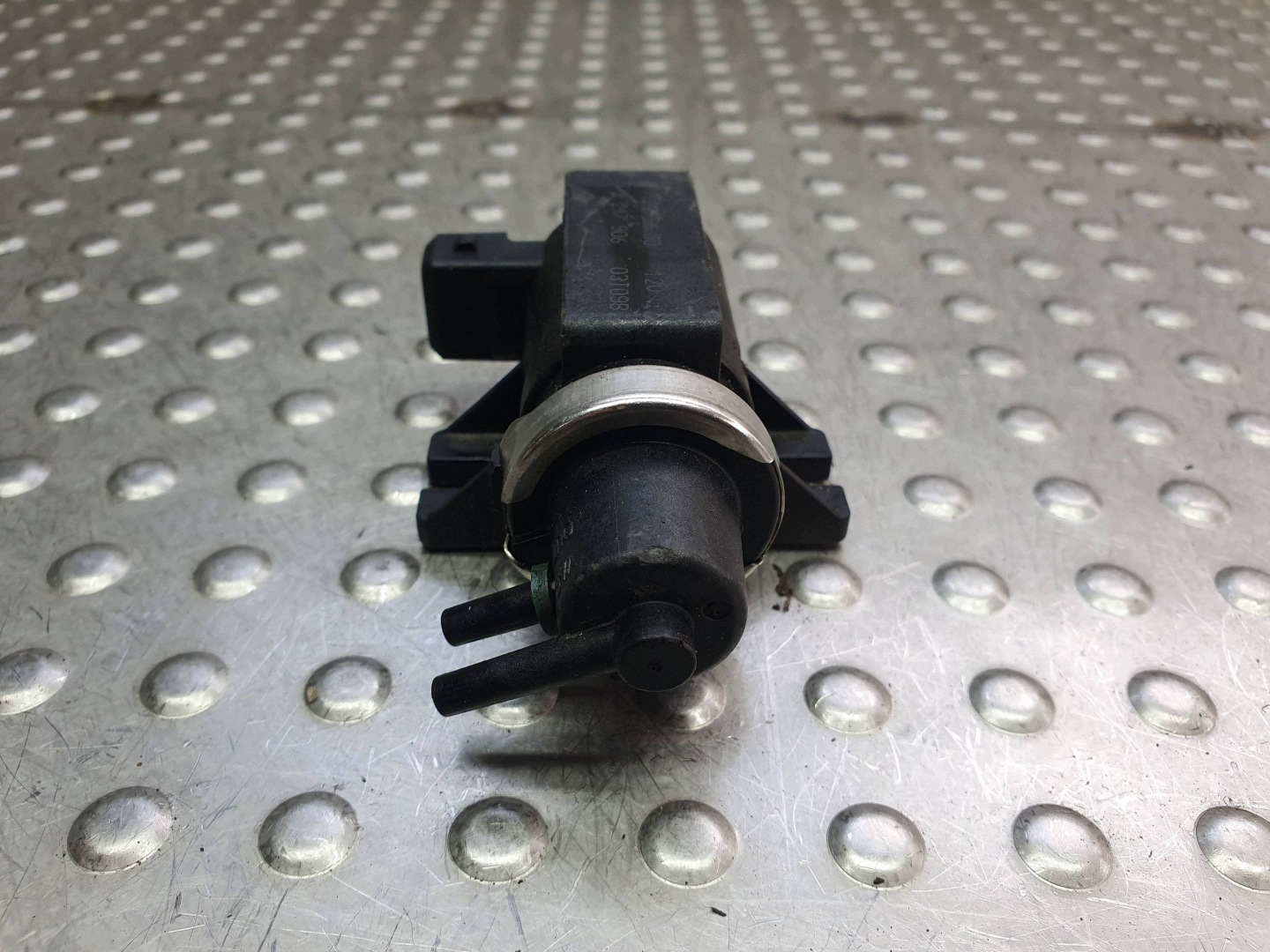 valve vacual tube 2247906 BMW E39 E46 E53 E60 E61 E87 2.0 2.5 3.0D