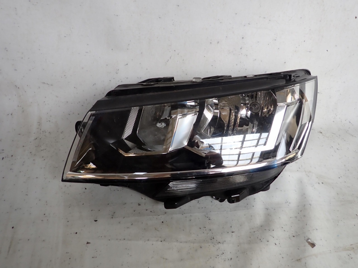 VW T6.1 LIFT 19- light left front front 7L1941005B