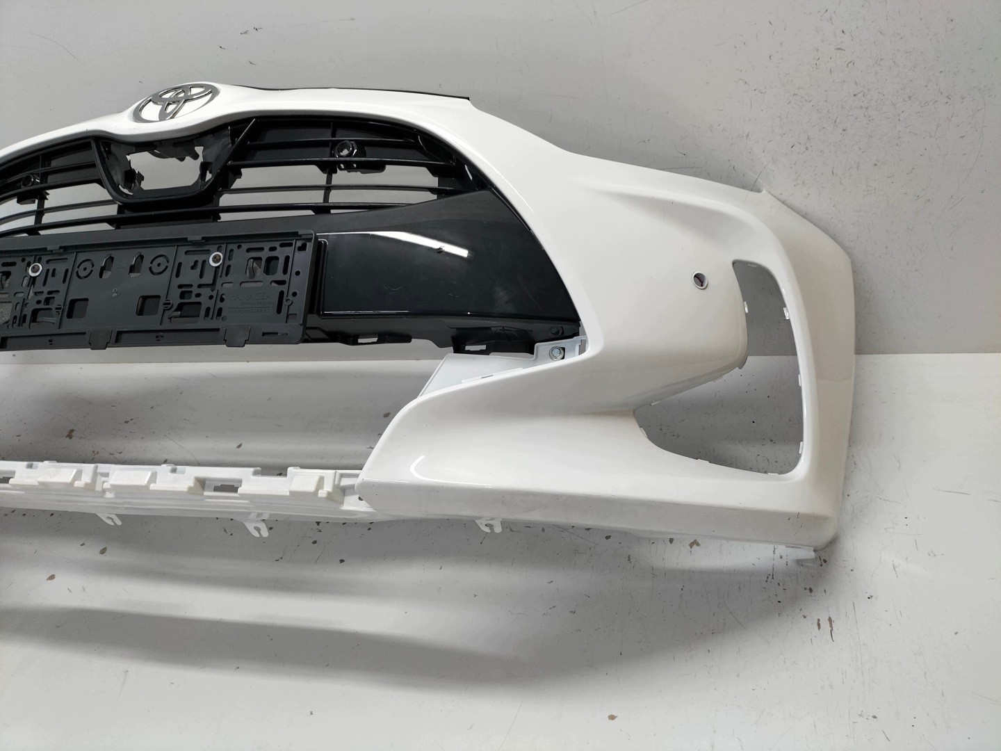 front bumper front TOYOTA YARIS 4 IV 20