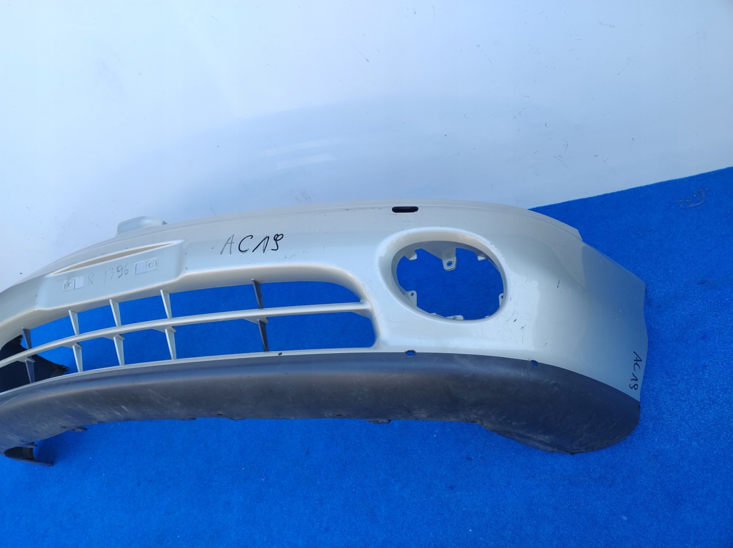 MITSUBISHI GALANT 92-96 ROK bumper front below washers MB-865502 AC19