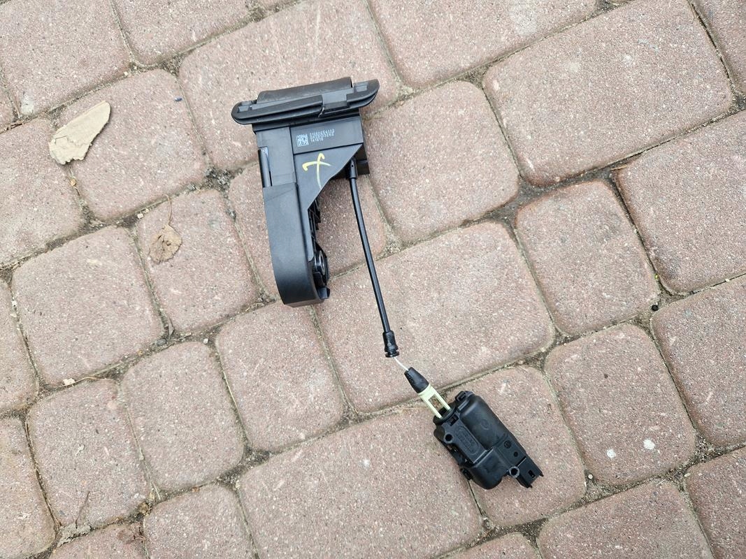 Schloß hinten kanapy Opel Insignia B 39103262
