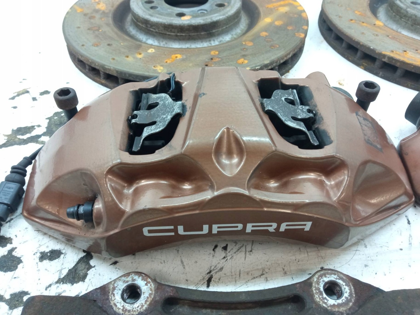 caliper brake left right front AKEBONO 374MM discs Cupra Ateca and