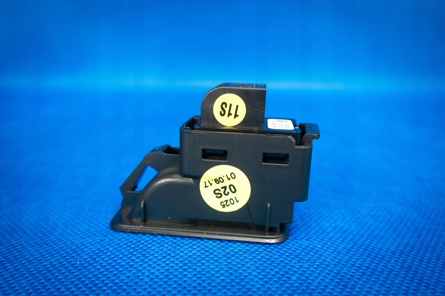 Bouton pour l’ouverture du capot Audi A8 S8 4N 4N0959831