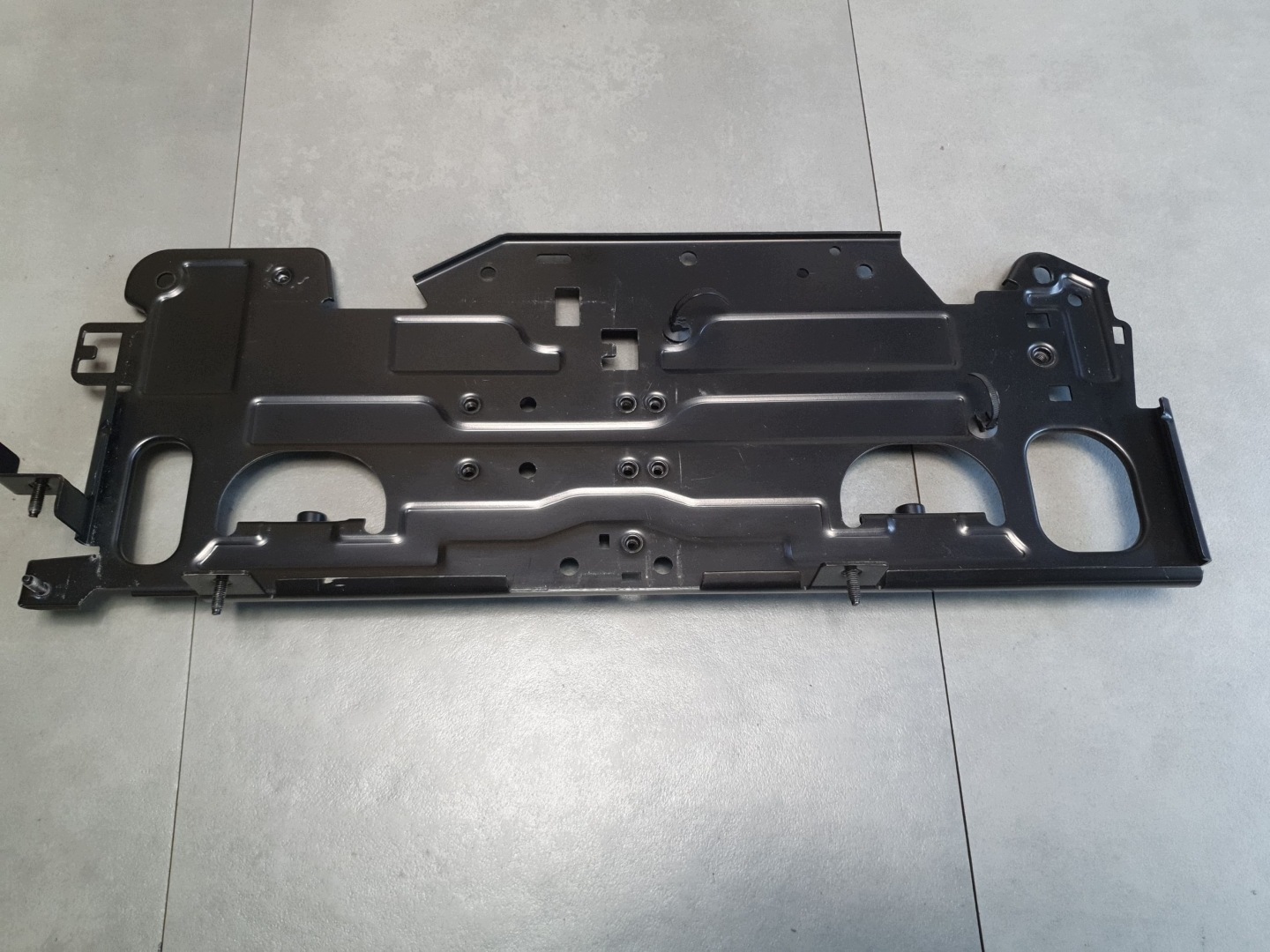 Audi SQ6 e-tron držač akumulatora 85H915514B