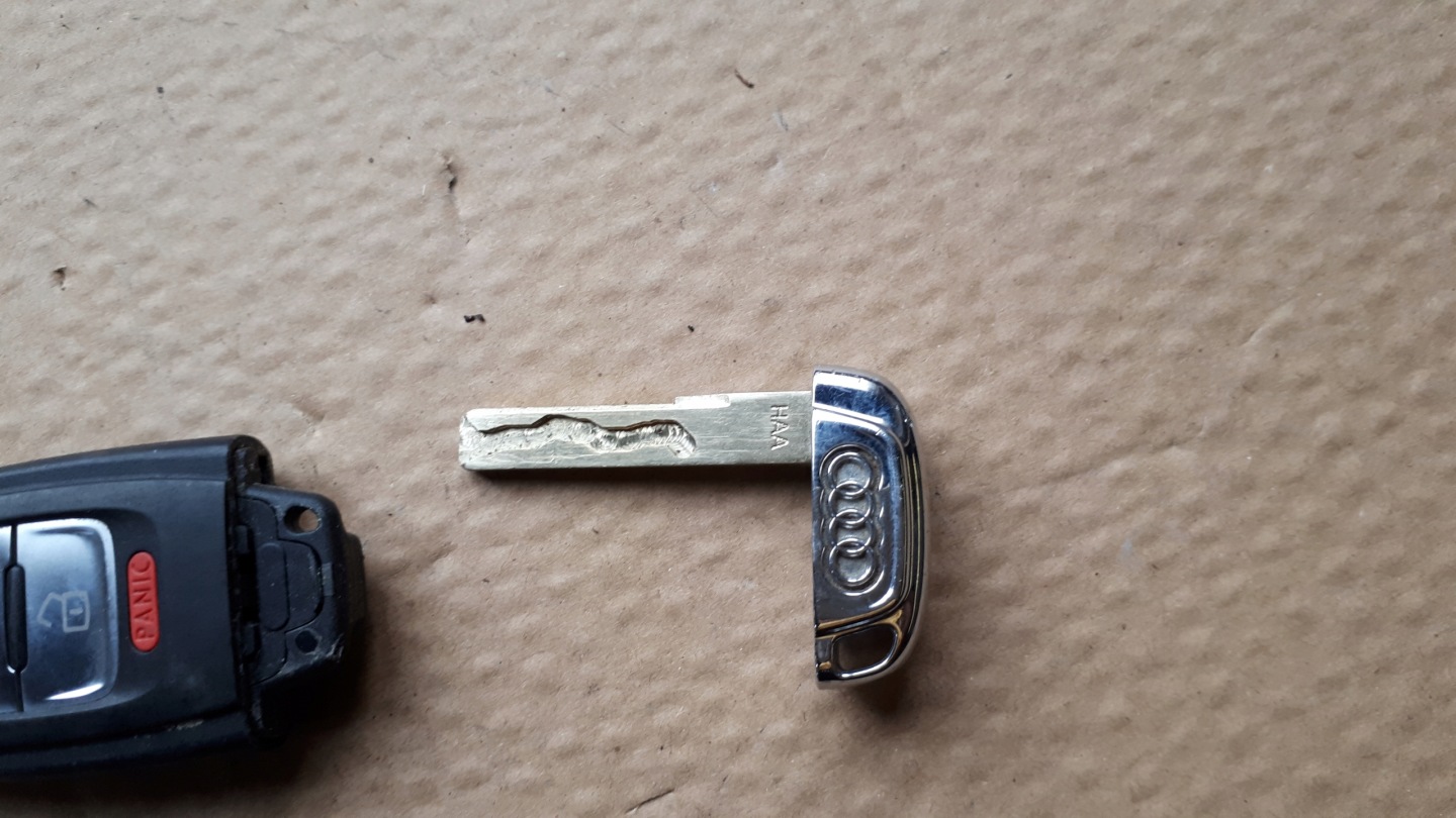 S4 B8 A4 Clé PILOT 8T0959754AJ
