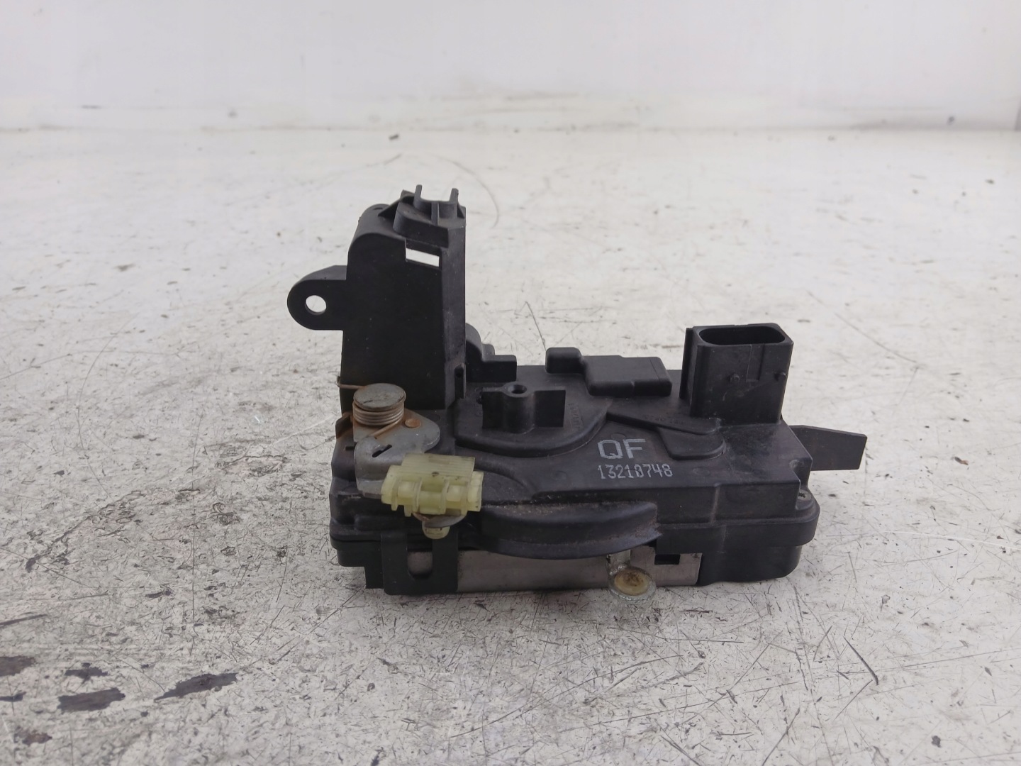 OPEL ASTRA H ZAFIRA B lock door left front 13210748