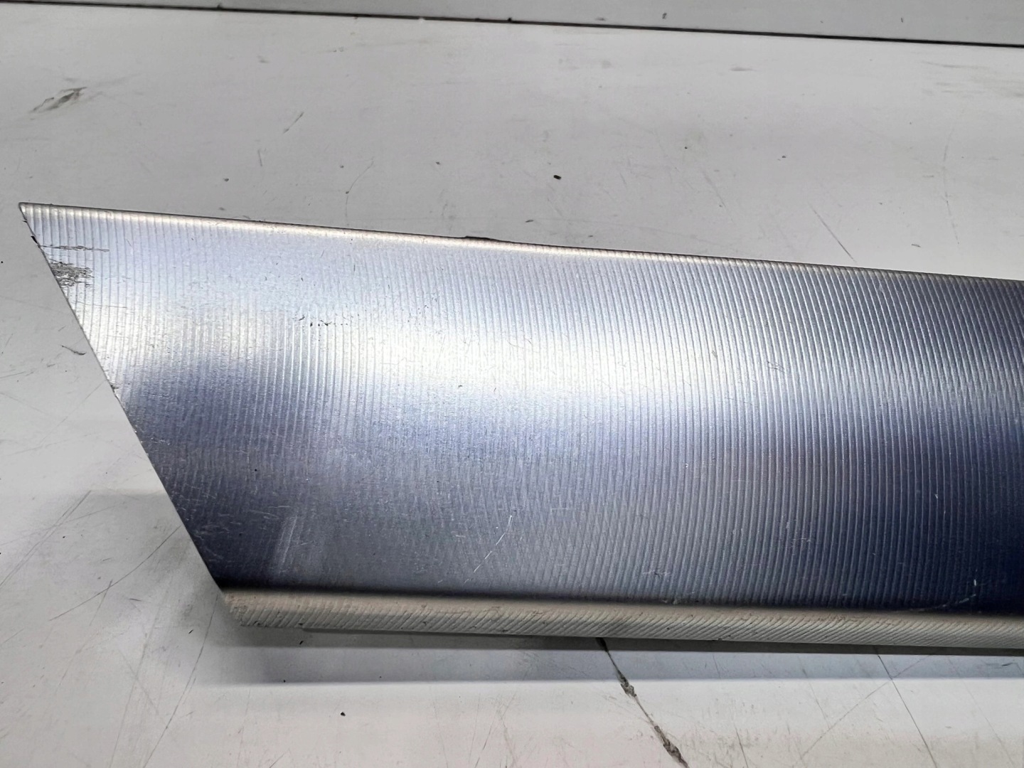moulding DEKOR door right front AUDI A6 C6 4F0867410 wheel