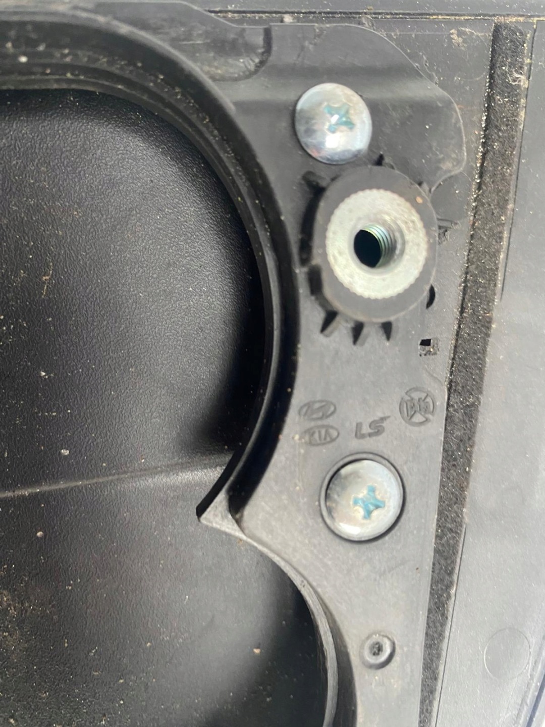 HYUNDAI IONIQ 5 21-> dvířka adapter LADOWANIA