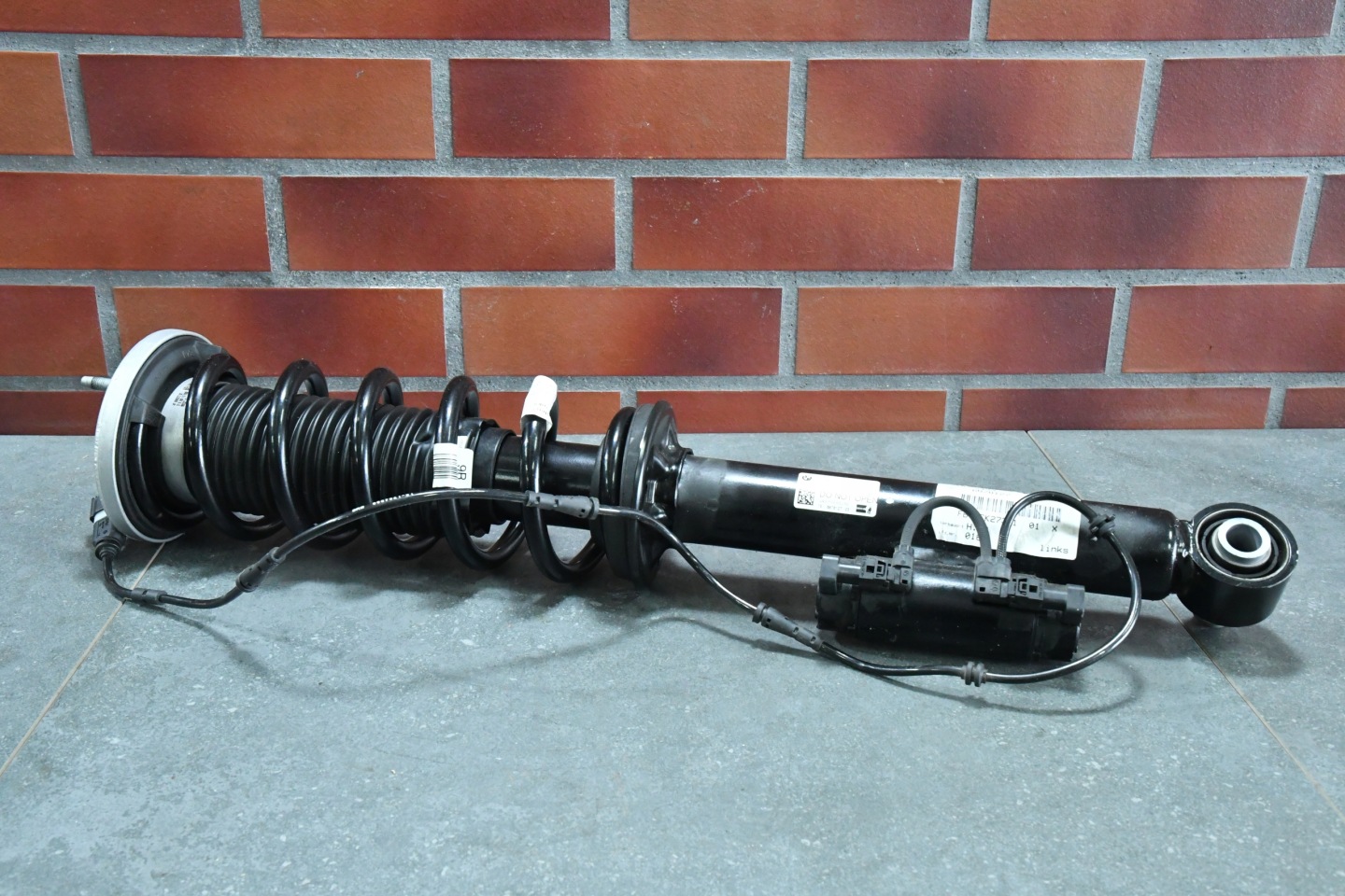 shock absorber left rear part rear electrical BMW 8 G16 6878127 only 49km!