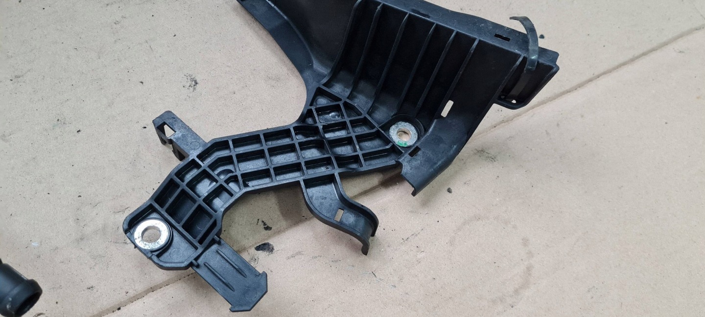 A6 C7 4G LIFT bracket hook holder WIAZKI 4G0971845AA