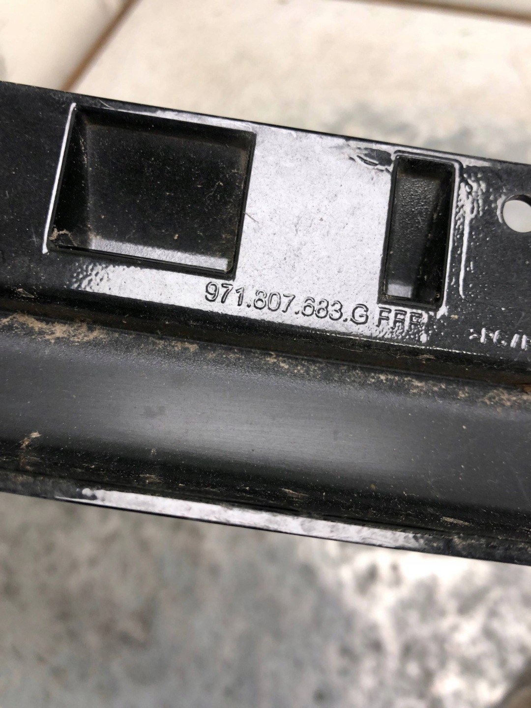 grid central of a bumper front PORSCHE PANAMERA 971807683G