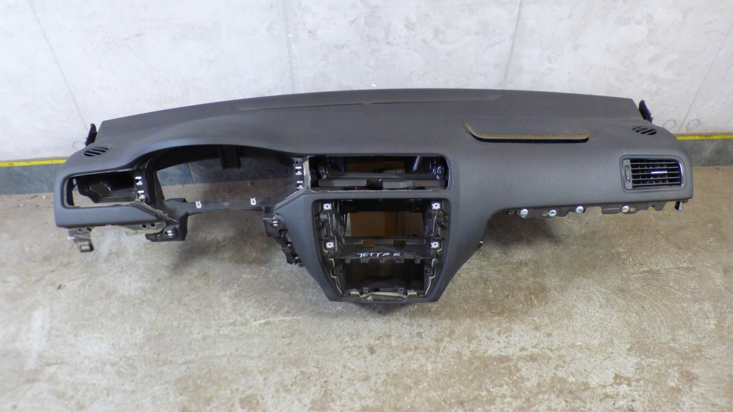 dashboard instrument panel console VOLKSWAGEN JETTA VI 5C 5C0