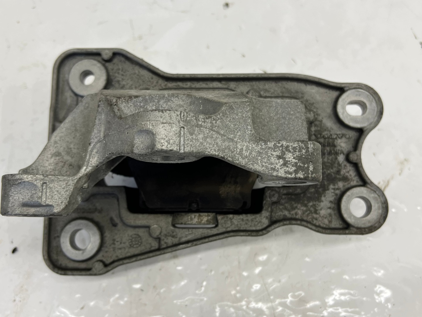 VOLVO XC60 XC90 V60 II holder engine mount 32255204