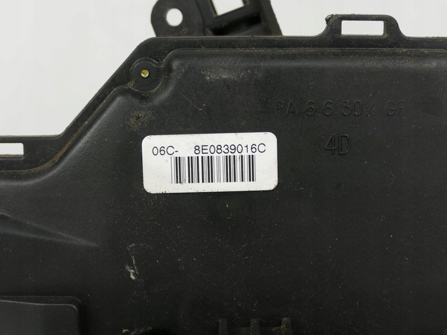 AUDI 80 B4 sedan lock door right rear part