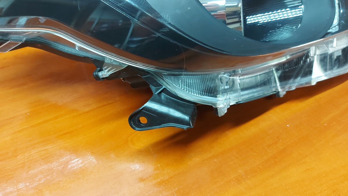 REFLEKTOR light right right front TOYOTA YARIS IV 20