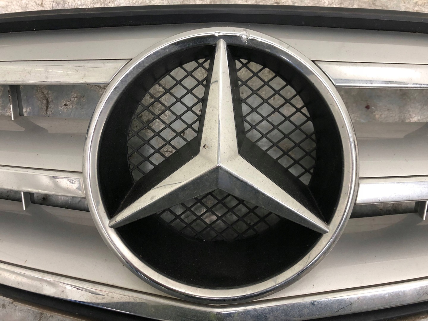 Grill Grill MERCEDES W204 A2048800023