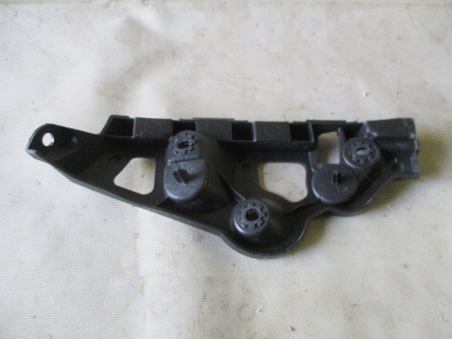 bumper bracket left rear part Dacia Sandero
