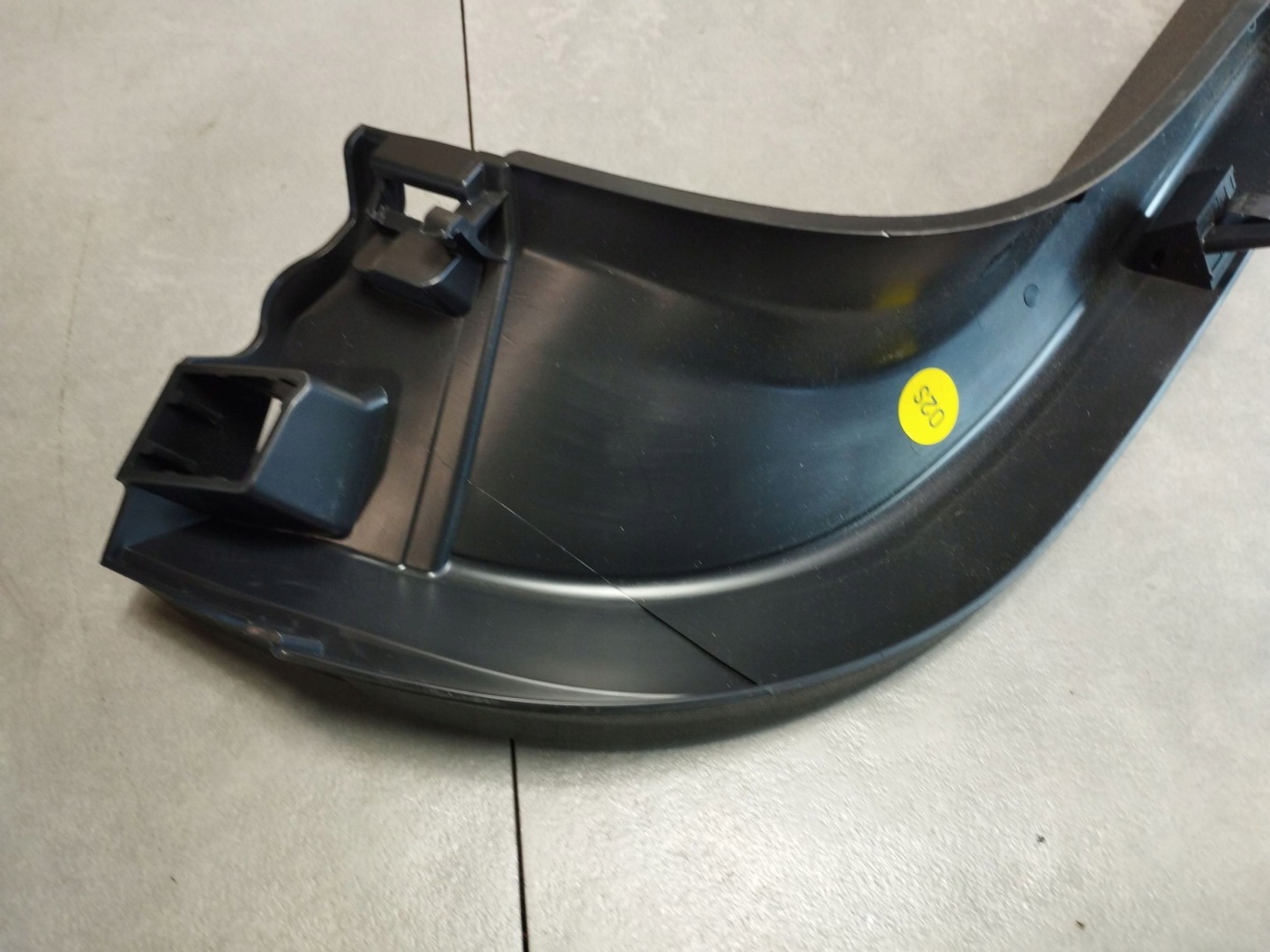 Audi A5 B10 KOMBI cover bonnet rear part left 8B9867607