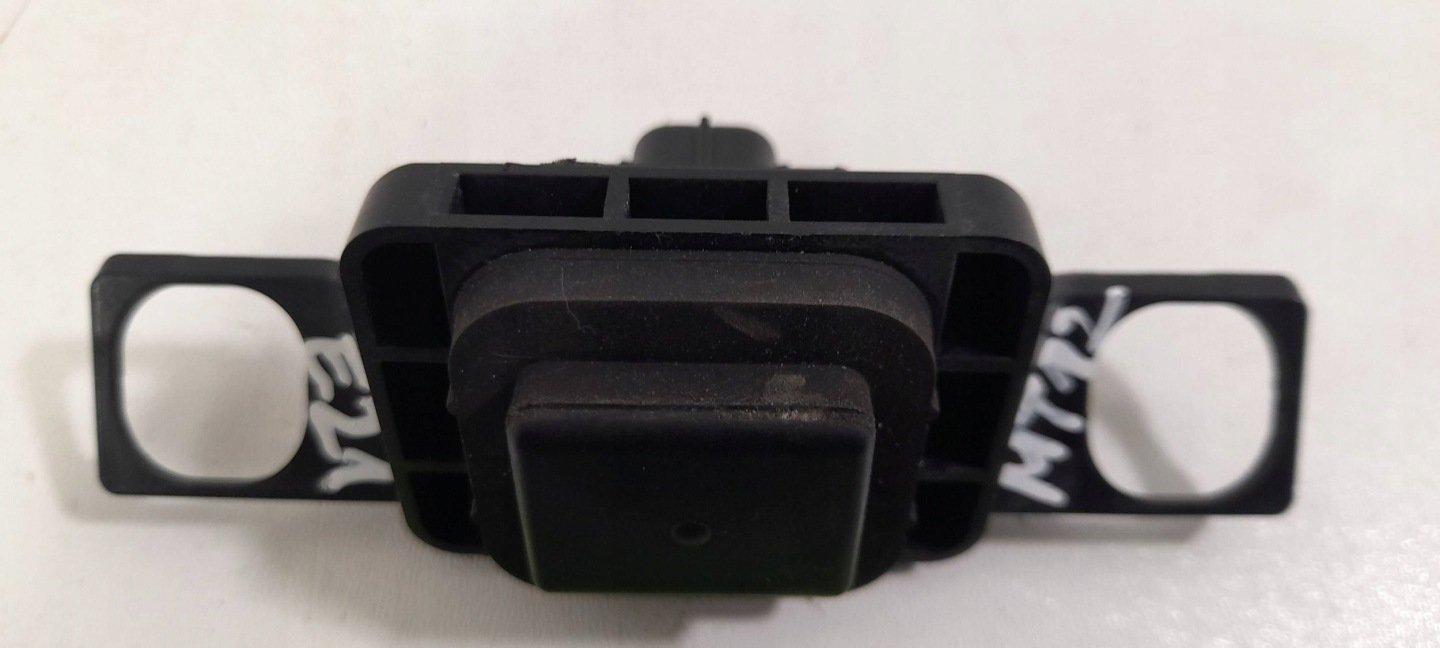 Toyota Corolla E21 Berline Bouton pour l’ouverture du capot (MT12)