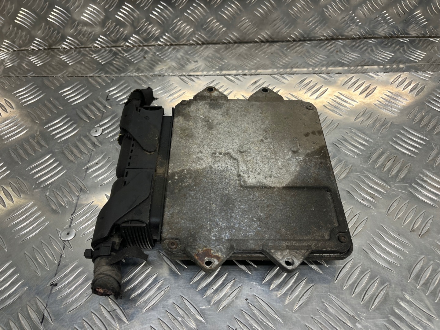 computer of the engine control unit FIAT GRANDE PUNTO 51806501