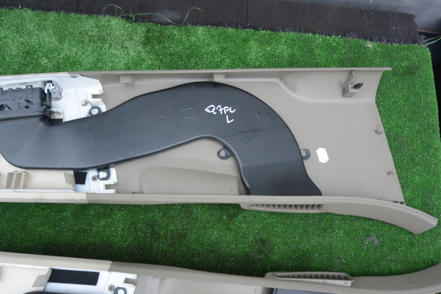 cover SLUPKA B beige right left AUDI Q7 4L LIFT