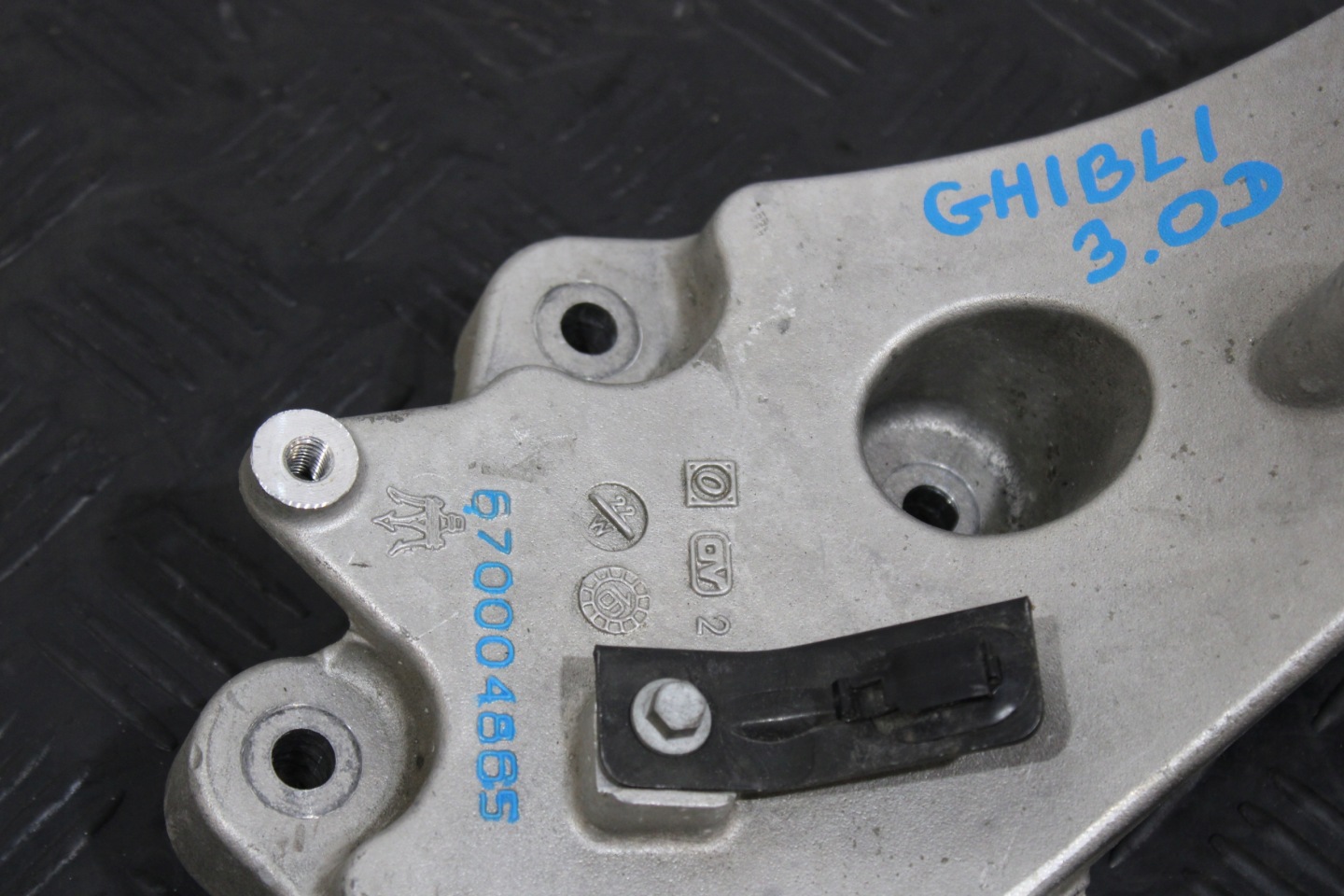 Support Support plaque Moteur 670004865 MASERATI GHIBLI M157