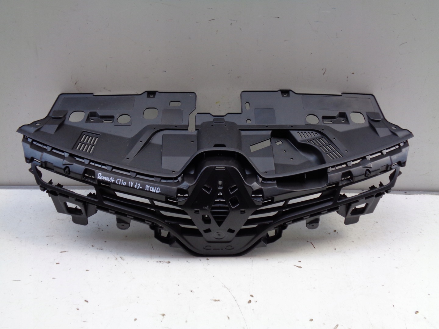 NOVA MASKA RENAULT CLIO IV 12