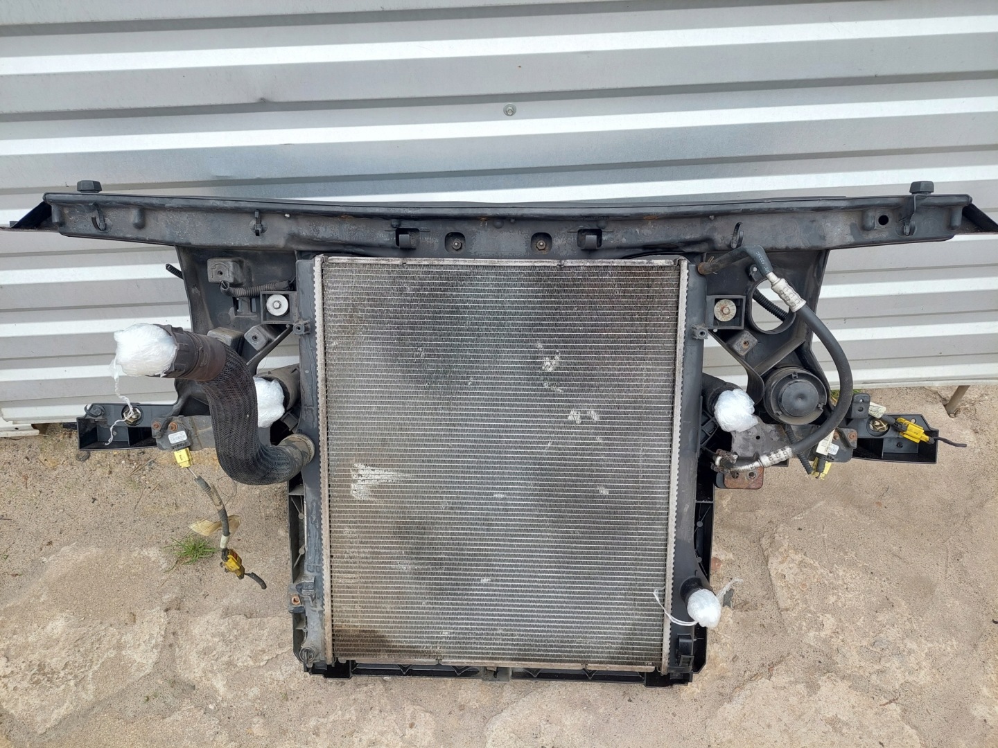 Armature Traverse Radiateur DODGE NITRO 2.8CRD