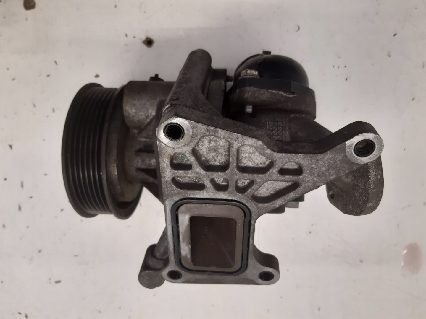 vízpumpa 55484533 Opel Mokka A 1,6 CDTI