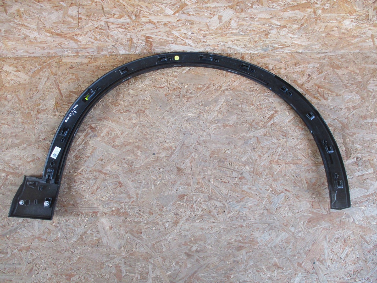 moulding of a fender front front right AUDI Q6 E-TRON