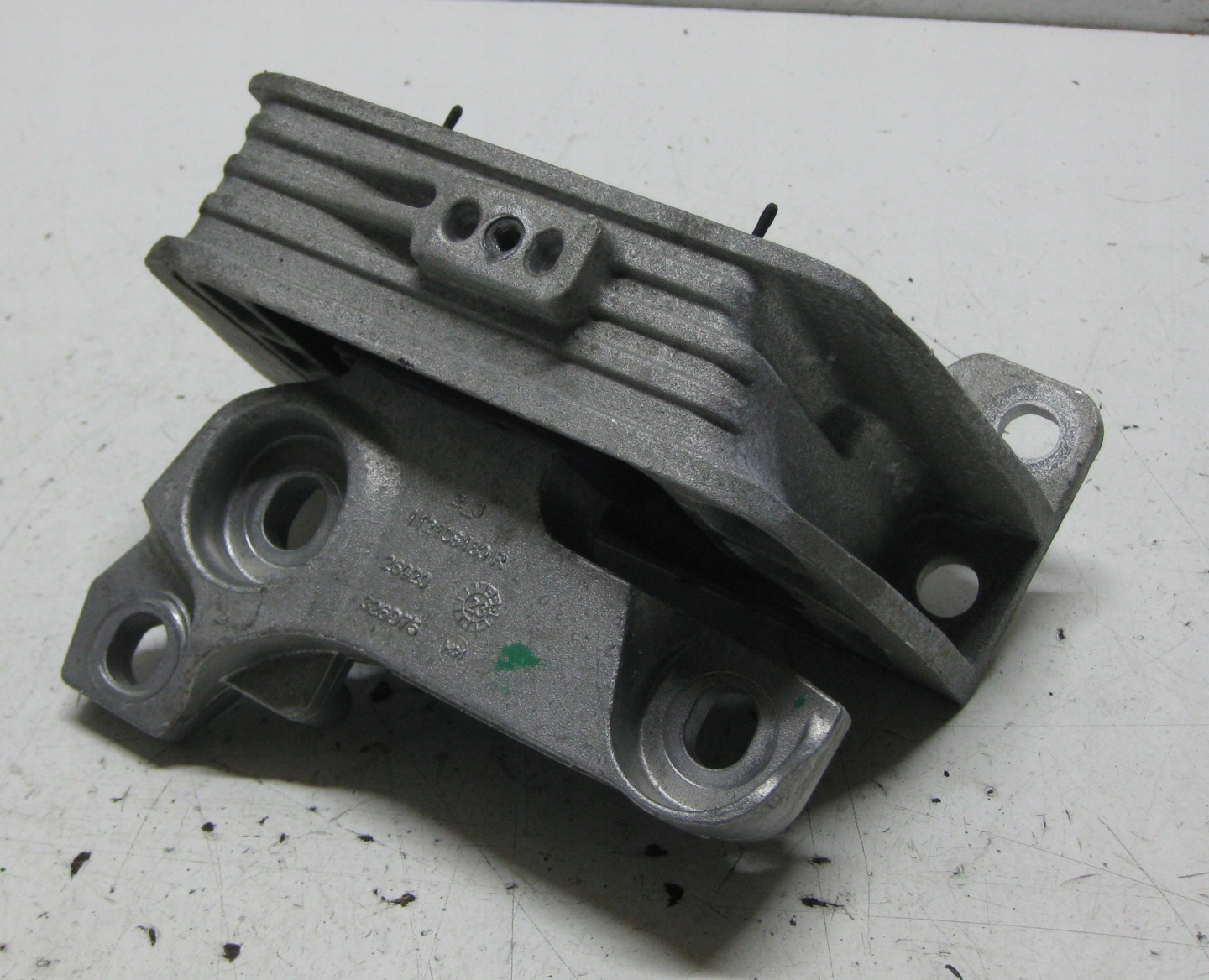 RENAULT MASTER III LIFT holder engine mount 112108180R