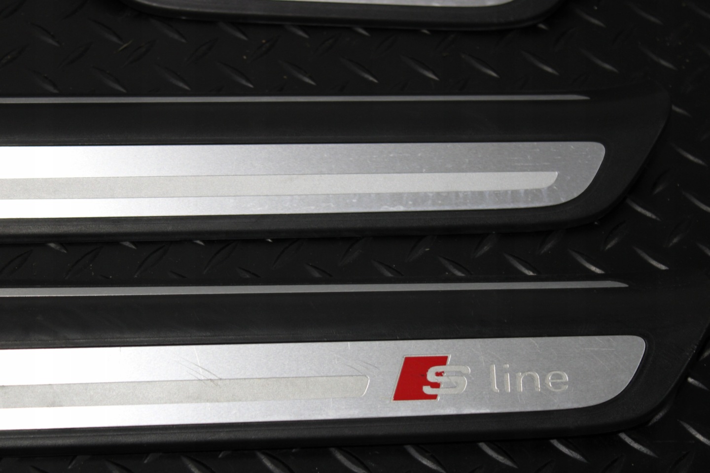mouldings caps threshold AUDI Q3 8U0 8U