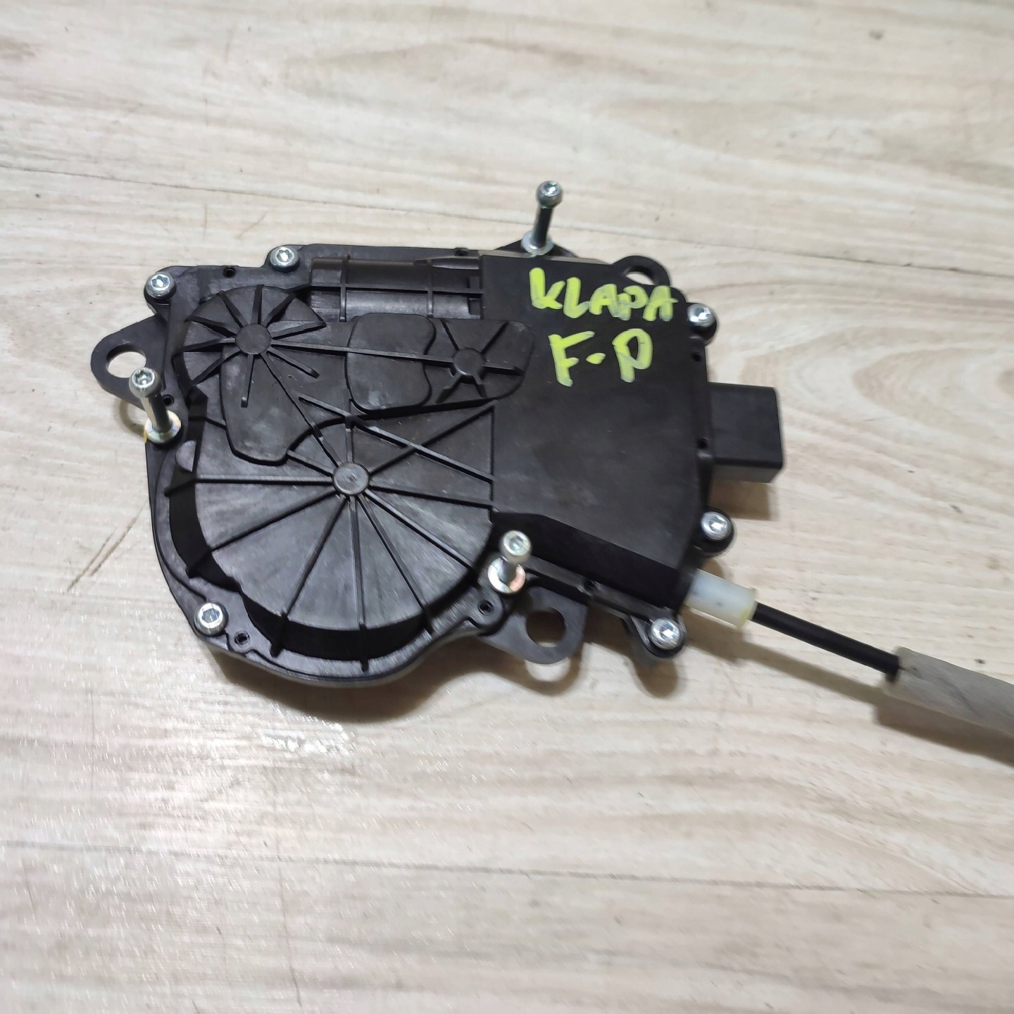 lock bonnet boot Jaguar F-Pace C03747106