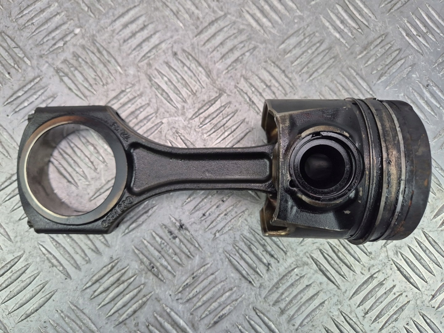 piston with connecting rod Mercedes OM651911 C250 CDI W204 65100