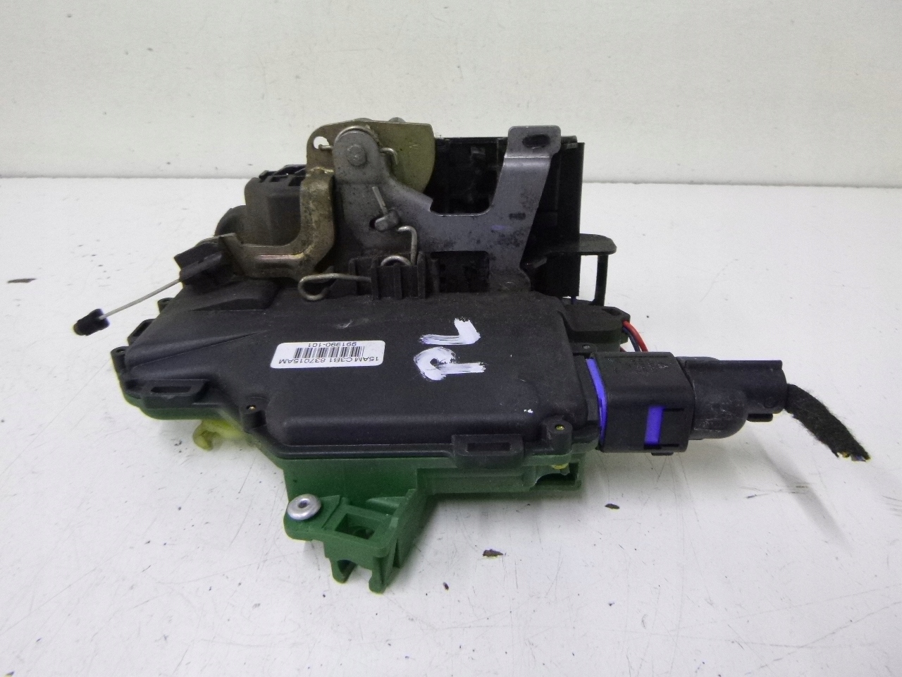 lock door front left Volkswagen Polo 9N 03r.