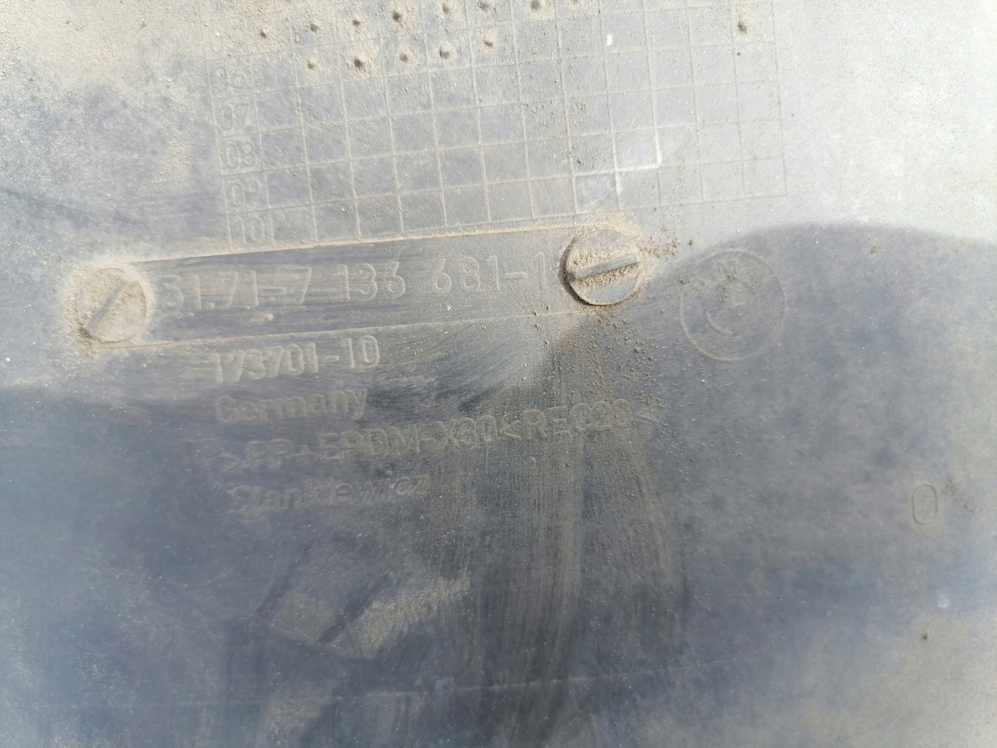 mudguard left rear part BMW E66 E65 7136681