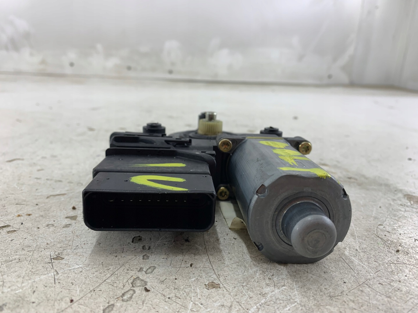 VW PASSAT B5 KOMBI mini motor windows left rear part 3B9839751M