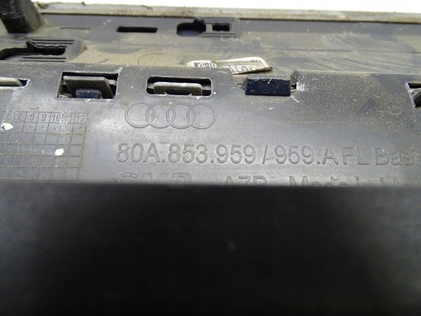 moulding door left front front AUDI Q5 80A853959A