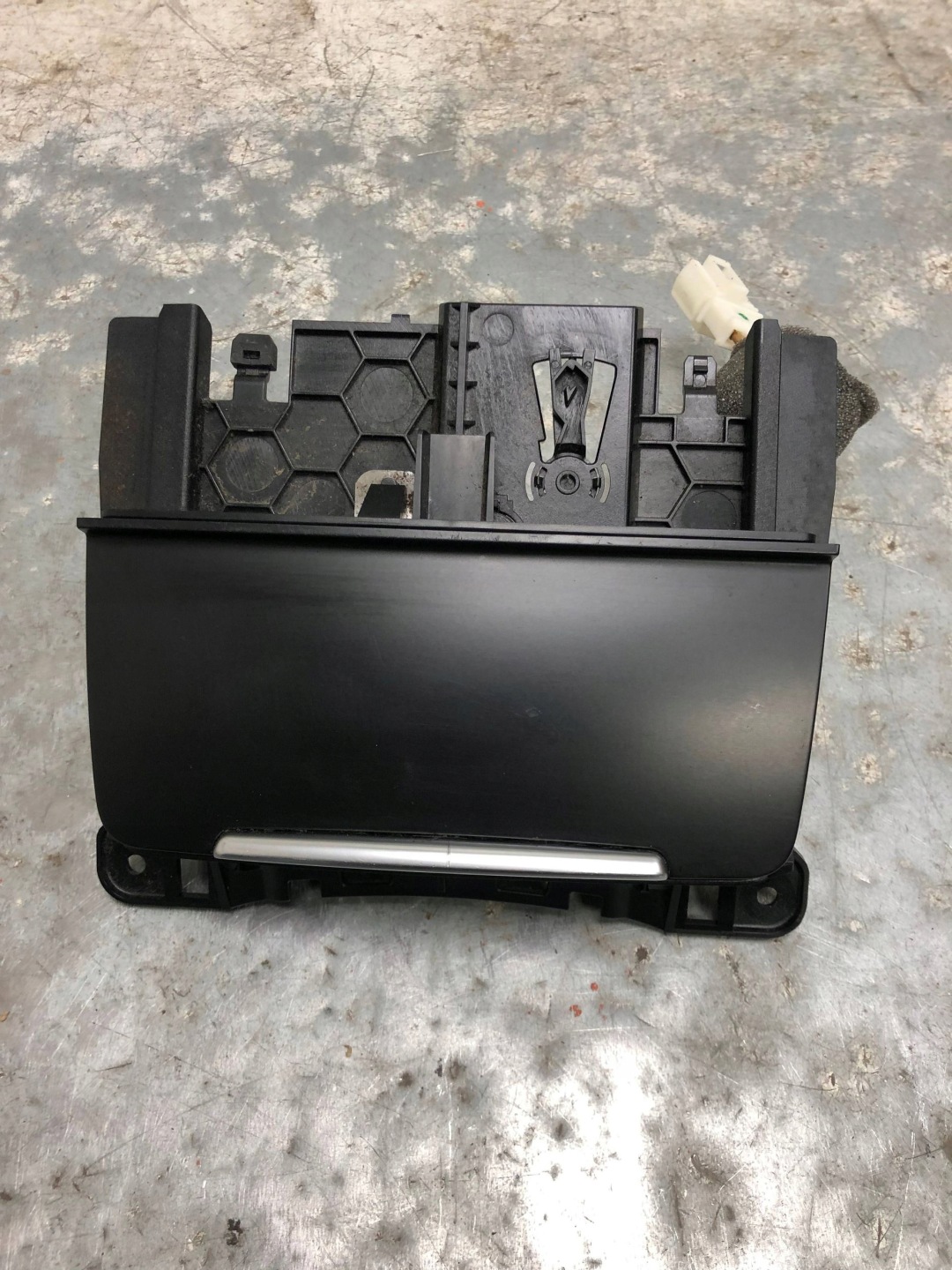 ashtray passenger compartment consoles AUDI Q5 8K0857951