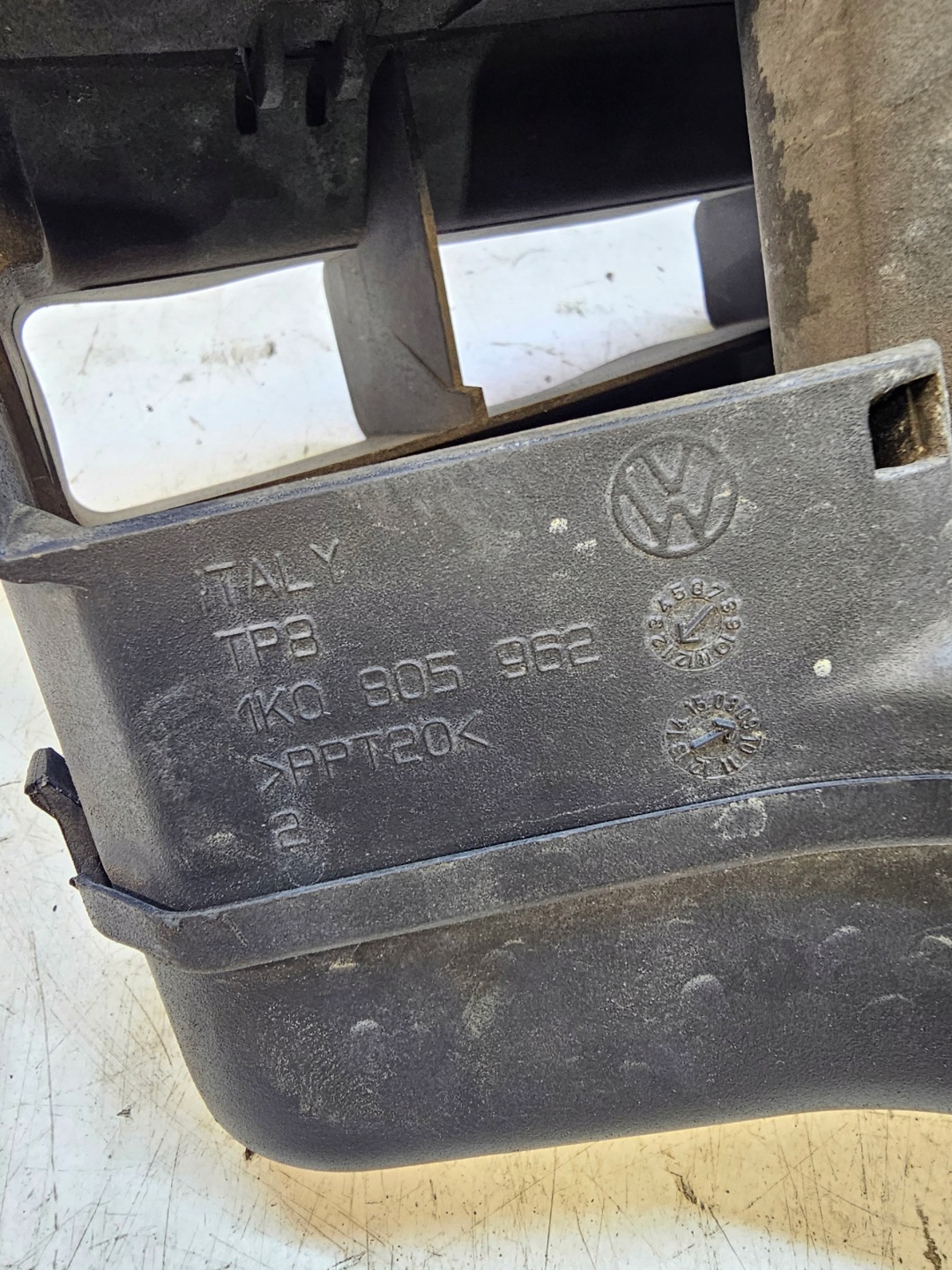 přívod vzduchovod AUDI VW SEAT 5P0805971