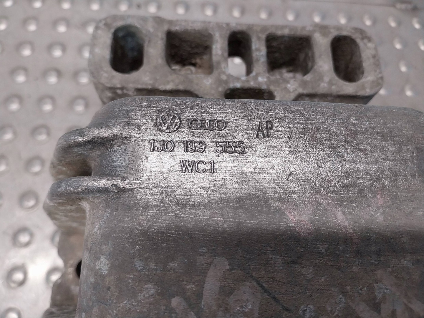 supporto Supporti motore usato 1J0199555AP A3 8L GOLF IV LEON e OCTAVIA e 1.9D