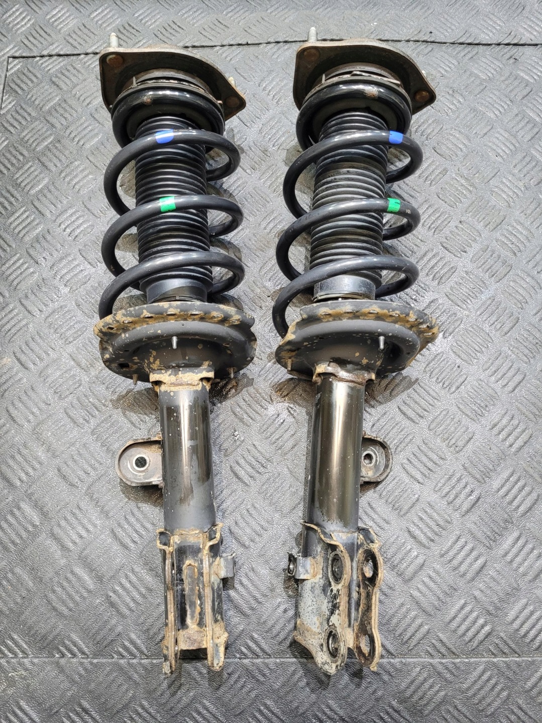 shock absorber front front left 44310-35100 SANGYONG TIVOLI 1.6 D e-XDi